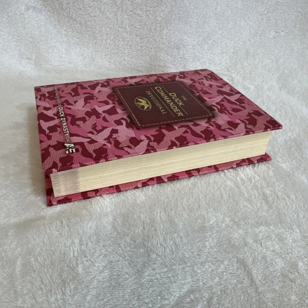 The Duck Commander Devotional Pink Camo A&E Book Faith Messages Robertson Family